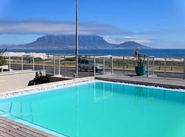 Cape Town Beachfront Accommodation in Blouberg，位于布鲁堡史特兰的酒店