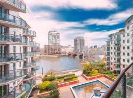 St, George Wharf Vauxhall Bridge large 2Bedrooms apartment with River View panoramic balcony，位于伦敦皮姆利科附近的酒店