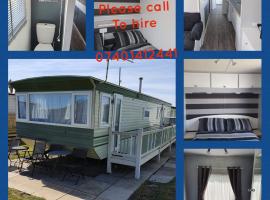 Colemans Caravans 3 Bedroom 6 Birth Caravan Golden Anchor Caravan Park，位于查珀尔圣伦纳兹的酒店