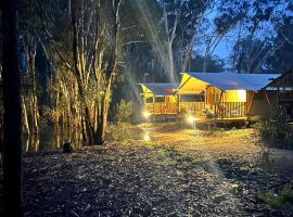 Koondrook Glamping Retreat，位于Koondrook的豪华帐篷