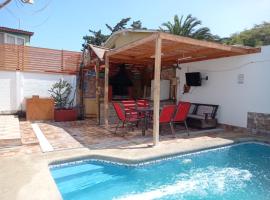 Cómoda casa con piscina，位于阿里卡的乡村别墅