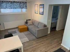 One bedroom apartment in central Savonlinna，位于萨翁林纳的带停车场的酒店