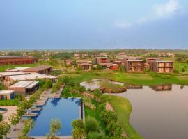 MYSA Zinc Journey by The Fern, A Glade One Golf Resort, Nani Devati, Gujarat，位于Sānand的家庭/亲子酒店