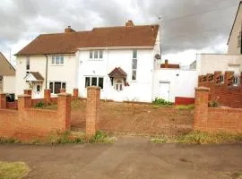 Immaculate 3-Bed House in Dudley