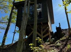 Vättervy Glamping- Ravinstuga，位于Habo的豪华帐篷营地