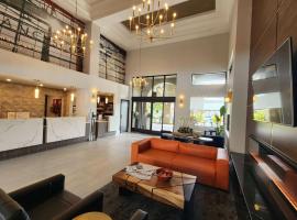 La Quinta by Wyndham San Francisco Airport West Millbrae FREE AIRPORT SHUTTLE，位于米尔布雷的酒店