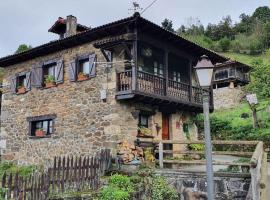 La Casa Rectoral de El Tozu，位于Caso的酒店