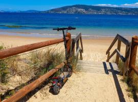 Beach House Bellerive Hobart Eastern Shore，位于Bellerive的带按摩浴缸的酒店