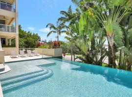 Coastal Condo Deerfield Beach Retreat 3 bed 2 bath，位于迪尔菲尔德海滩的海滩短租房