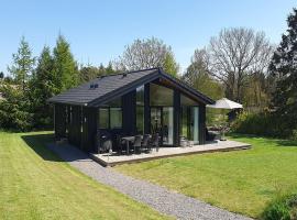 Holiday Home Enisa - 800m from the sea in Bornholm by Interhome，位于奥基克比的酒店