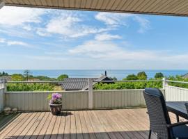 Holiday Home Eliene - 400m from the sea in Bornholm by Interhome，位于海斯勒的度假屋