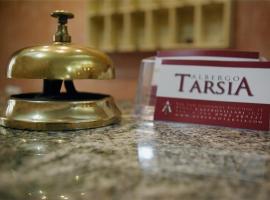 Albergo Tarsia，位于卡斯特罗维拉里的酒店