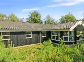 Holiday Home Arlett - 950m from the sea in NW Jutland by Interhome，位于菲耶里茨莱乌的度假短租房