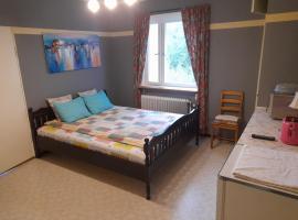 Bedroom with kitchen, 120 m from Sandbach，位于Bräcke的民宿