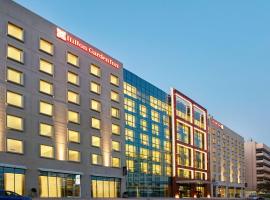 迪拜阿联酋购物中心希尔顿花园酒店，位于迪拜佘卡匝也得路的酒店