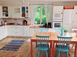 Berggården Vandrarhem，位于Gnarp的酒店