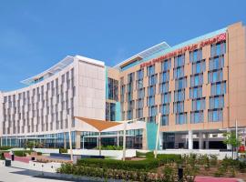 Hilton Garden Inn Muscat Al Khuwair，位于马斯喀特阿曼大道购物中心附近的酒店