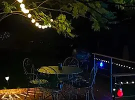 Adorable petit châlet près de la forêt et des commerces