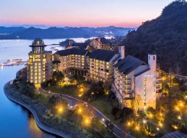 千岛湖滨江希尔顿度假酒店，位于淳安千岛湖国家森林公园附近的酒店