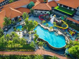DoubleTree by Hilton Damai Laut，位于卢穆特的带泳池的酒店