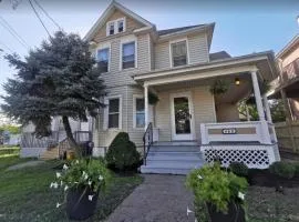 Prime location! 4 bedroom house located right next to the casino and the falls