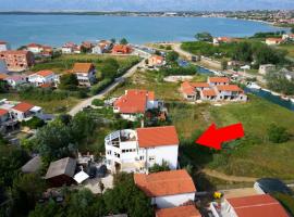 Apartments and rooms by the sea Nin, Zadar - 5858，位于宁的酒店