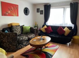 Dundee City Waterfront, 2 Bedroom 2 Bathroom Apartment - short walk to V and A, Bus & Train Stations，位于邓迪的公寓