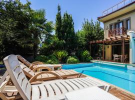 Villa w Pool and Balcony 3 min to Dalyan River，位于奥尔塔贾的别墅