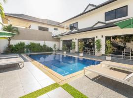 Kamala - Holiday Home - Studio Pool Access Bungalow，位于卡马拉海滩的简易别墅