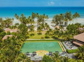 旺季泳池别墅& Spa，位于库德岛的带泳池的酒店