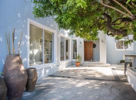 The Whale on Main B&B，位于赫曼努斯的酒店