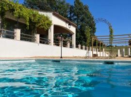 Charmante maison avec piscine，位于Artignosc-sur-Verdon的家庭/亲子酒店