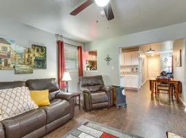 Cozy Norman Home 4 Mi to Oklahoma University!，位于诺曼的酒店