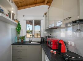 Marco Beach Tiny House，位于法里拉基的酒店