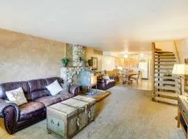 Main Street Townhome - 12 Miles to Bear Lake!