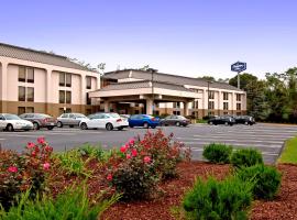 Hampton Inn by Hilton Milford，位于米尔福德Milford Plaza Shopping Center附近的酒店