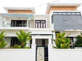 JP Haven - Luxurious 4 AC Bedroom Villa, Ernakulam，位于North Paravur的酒店