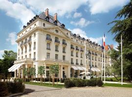Waldorf Astoria Versailles - Trianon Palace，位于凡尔赛的酒店
