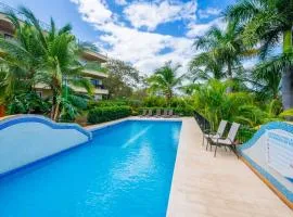 Maison Blanche - Elegant 3BR Oasis, Pool, Balcony & BBQ in Flamingo