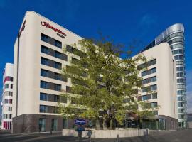 Hampton By Hilton Frankfurt Airport，位于美因河畔法兰克福的酒店