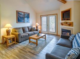 Resort-Style Klamath Falls Home, Golf Course View!，位于克拉马斯福尔斯的度假短租房