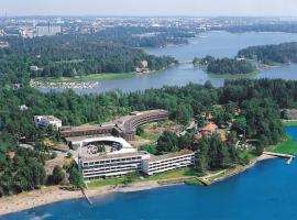 希尔顿赫尔辛基卡拉斯塔佳图帕酒店，位于赫尔辛基的带泳池的酒店
