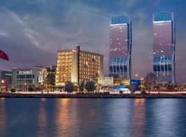 伊兹密尔贝拉克里希尔顿花园酒店，位于伊兹密尔的酒店