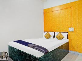 SPOT ON Nisarg Lodging & Boarding，位于罗纳瓦拉的酒店