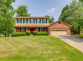 Family-Friendly West Chester Twp Home with Pool!，位于西切斯特的酒店