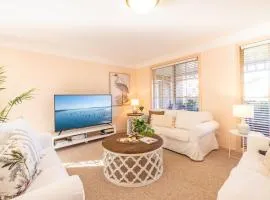 White Sands, 14 Whitesands Road - Pet Friendly & Air Con