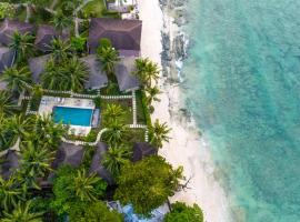 卡德捞度假酒店及餐厅，位于爱妮岛的带泳池的酒店