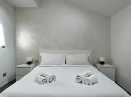 Xenia Apartments - Milano Studio Deluxe - Design & Comfort