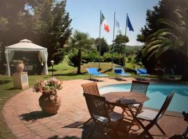 Villa at Tuscany border, swimming pool, golfcourse，位于塔尔奎尼亚的酒店