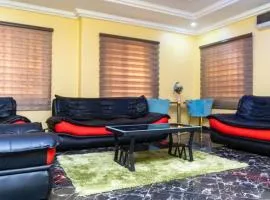 Impeccable 2-Bed Apartment in Accra